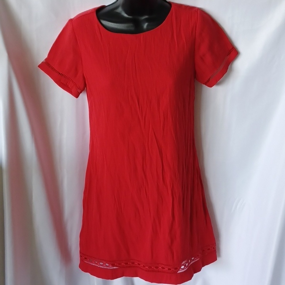 Lulus Dress Adult Size XS Red Short Sleeve Round Neck Lined, lace trim